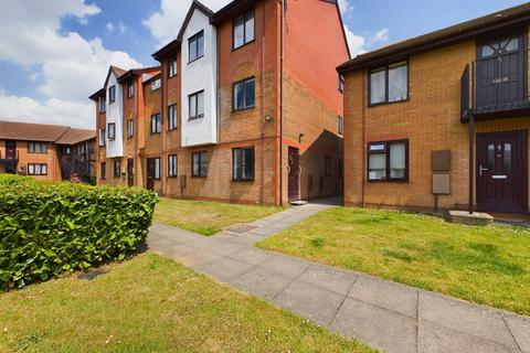 1 bedroom flat to rent, Woodford Court, Gloucester
