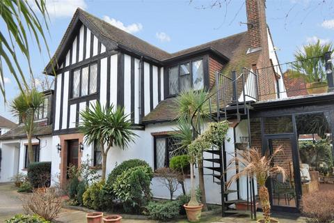 4 bedroom detached house for sale, Staines upon Thames, Surrey TW18