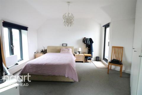 3 bedroom flat to rent, MAIDENHEAD, BERKSHIRE