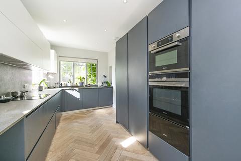 4 bedroom semi-detached house to rent, Brim Hill, East Finchley, London