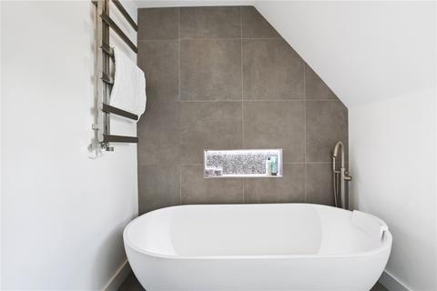 4 bedroom semi-detached house to rent, Brim Hill, East Finchley, London