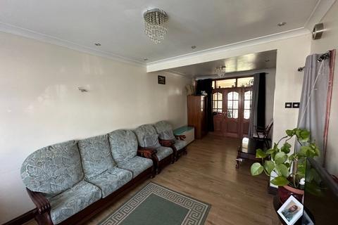 3 bedroom semi-detached house for sale, Wentworth Road, Southall