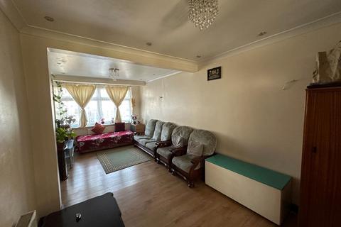 3 bedroom semi-detached house for sale, Wentworth Road, Southall