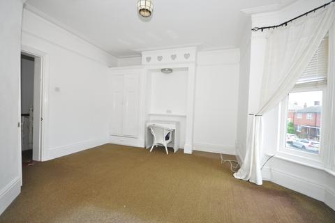 2 bedroom end of terrace house to rent, Haslemere Road Southsea PO4