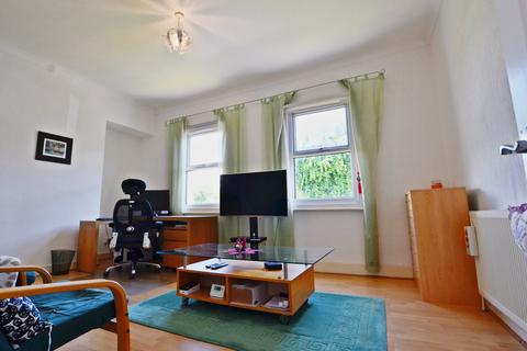 1 bedroom apartment to rent, Russell Road, London N13