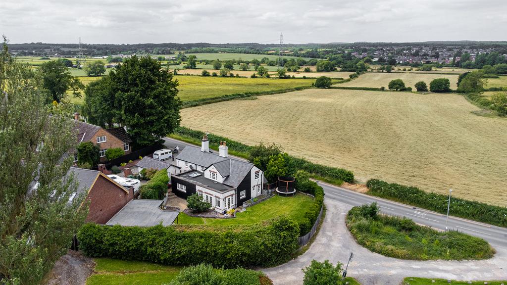 Desford Road, Kirby Muxloe, LE9 3 bed detached house for sale £675,000