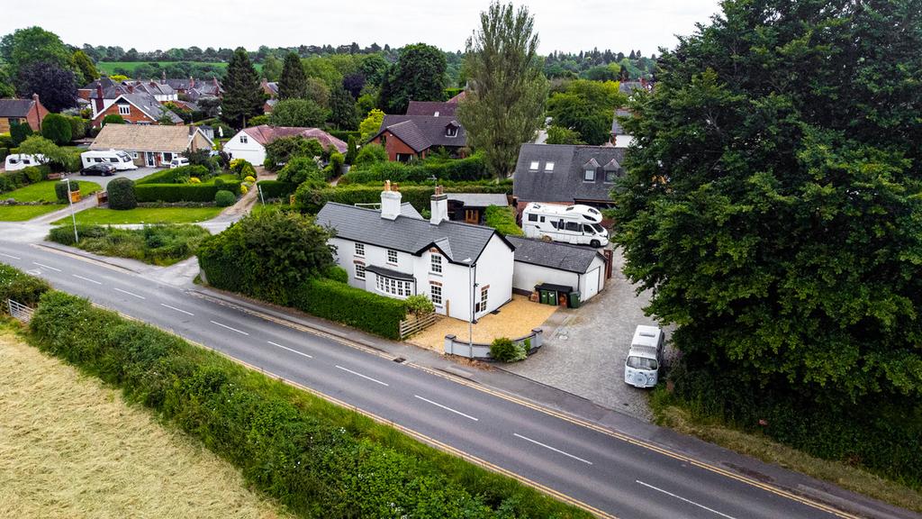 Desford Road, Kirby Muxloe, LE9 3 bed detached house for sale £675,000