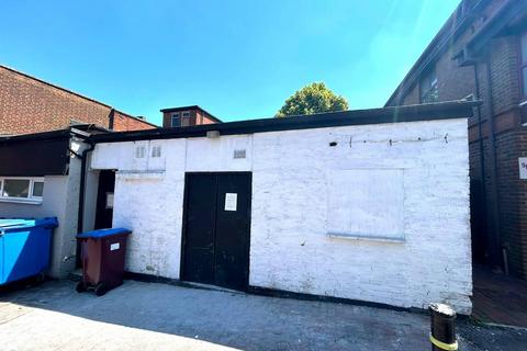 Retail property (high street) to rent, Dunstable LU6
