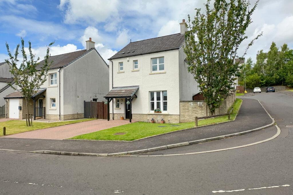 Cochno Gardens, Hardgate 3 bed detached house for sale £285,000