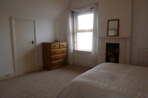 2 bedroom apartment to rent, Osborne Road Southsea PO5