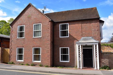 2 bedroom flat to rent, Church Street, Hungerford RG17