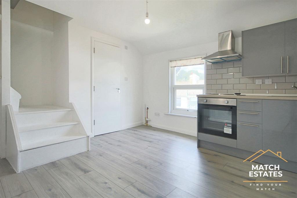 Dover Road, Folkestone CT20 1 bed flat to rent £725 pcm (£167 pw)