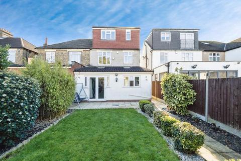 5 bedroom semi-detached house to rent, Wycombe Road, IG2