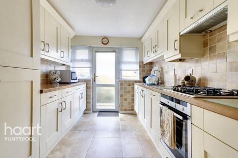 163 Chester Close, New Inn, Pontypool, NP4 0LW