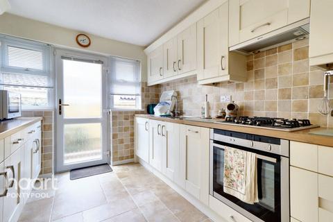 163 Chester Close, New Inn, Pontypool, NP4 0LW