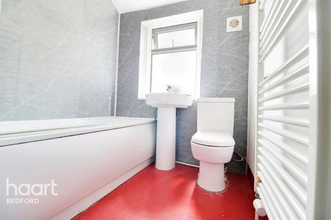 5 bedroom end of terrace house to rent, Hardwick Road, Bedford