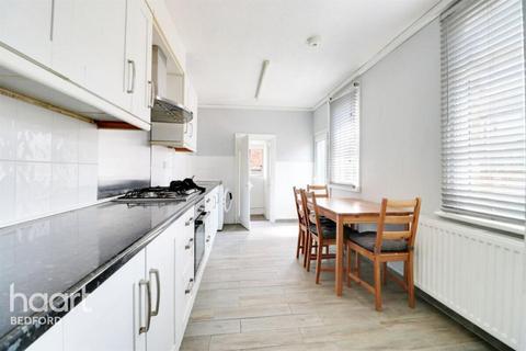 5 bedroom end of terrace house to rent, Hardwick Road, Bedford