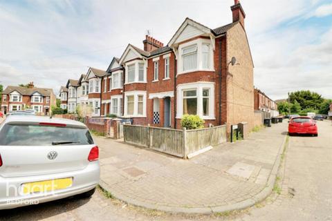 5 bedroom end of terrace house to rent, Hardwick Road, Bedford