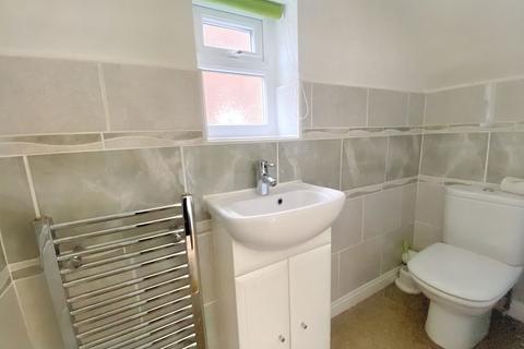 3 bedroom semi-detached house to rent, Worsley Road, Manchester M27