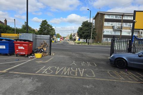 Showroom to rent, Montagu Road, London N9