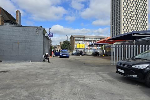 Showroom to rent, Montagu Road, London N9