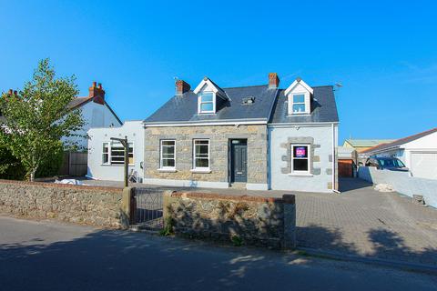 4 bedroom property for sale, Rue a Chiens, St Sampson's, Guernsey, GY2