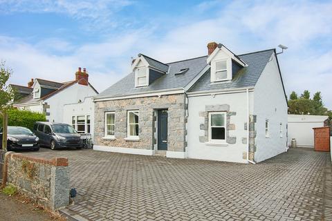 4 bedroom property for sale, Rue a Chiens, St Sampson's, Guernsey, GY2