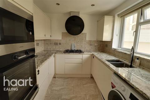 5 bedroom semi-detached house to rent, Alperton Lane Wembley