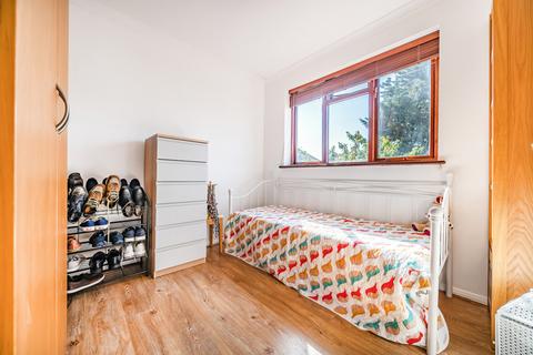 57 Iris Crescent, Bexleyheath, DA7 5QB