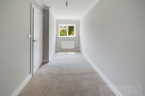 98a Three Bridges Road, Crawley, RH10 1JL
