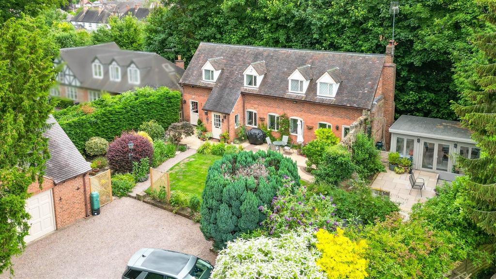 Walnut Lane, Finstall, Bromsgrove... 3 bed detached house for sale £