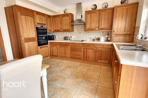 3 bedroom end of terrace house for sale, Cambridge Road, Ely