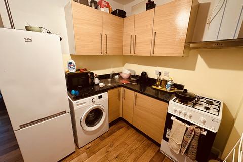 1 bedroom in a flat share to rent, Holloway Road, London N7