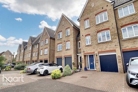4 bedroom townhouse to rent, Redshank Road, Chatham