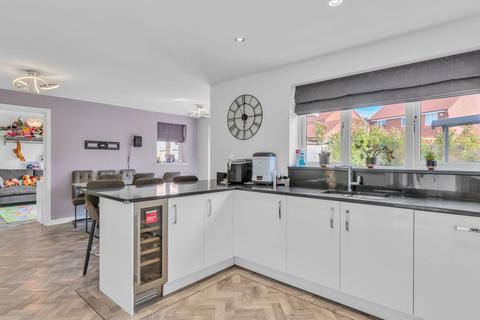 19 Meadow Crescent, Tidbury Green, Solihull, B90 1UY