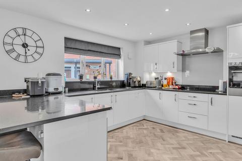 19 Meadow Crescent, Tidbury Green, Solihull, B90 1UY