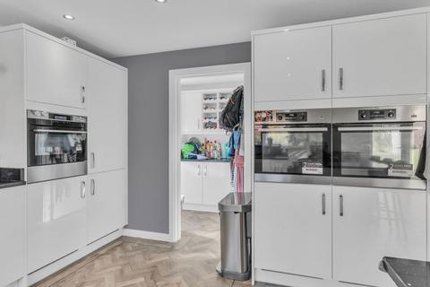 19 Meadow Crescent, Tidbury Green, Solihull, B90 1UY