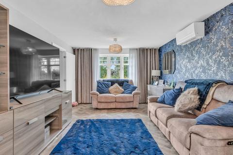 19 Meadow Crescent, Tidbury Green, Solihull, B90 1UY