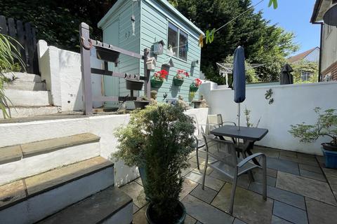 8 Fairfields, Looe, PL13 1HD