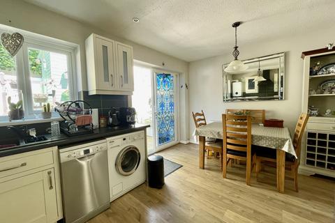 8 Fairfields, Looe, PL13 1HD