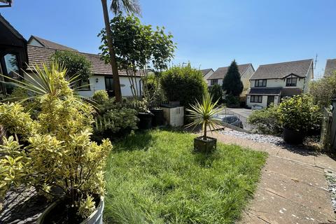 8 Fairfields, Looe, PL13 1HD