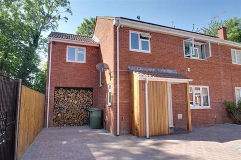 4 bedroom semi-detached house for sale, 3 Anson Close, Bovingdon, Hemel Hempstead, Hertfordshire, HP3 0RZ