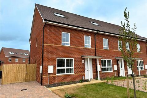 3 bedroom end of terrace house for sale, Strickland Way, Wimborne