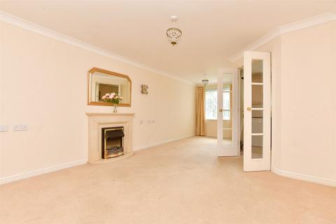 1 bedroom flat for sale, London Road, Redhill, Surrey