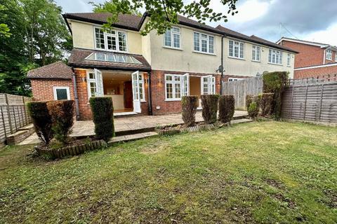 4 bedroom end of terrace house to rent, Purley Downs Road, South Croydon, Surrey, CR2 0RB