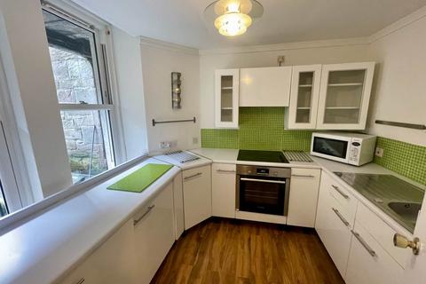 2 bedroom flat to rent, Seagate, Dundee,
