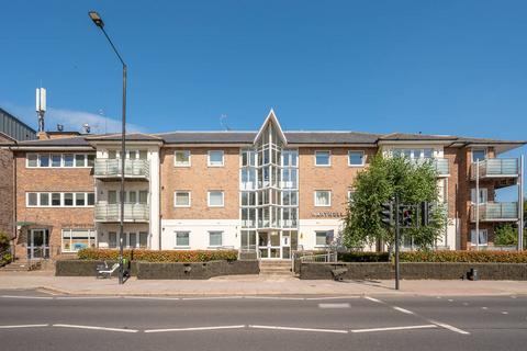 3 bedroom flat to rent, BALLARDS LANE, Finchley Central, London, N3