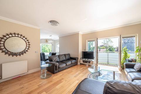 3 bedroom flat to rent, BALLARDS LANE, Finchley Central, London, N3