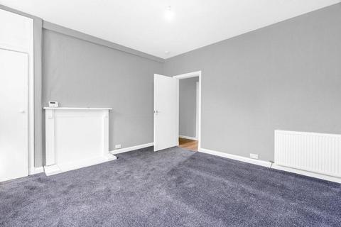 3 bedroom flat to rent, Mount Lodge Place, Portobello, Edinburgh, EH15