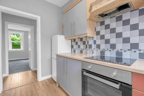 3 bedroom flat to rent, Mount Lodge Place, Portobello, Edinburgh, EH15